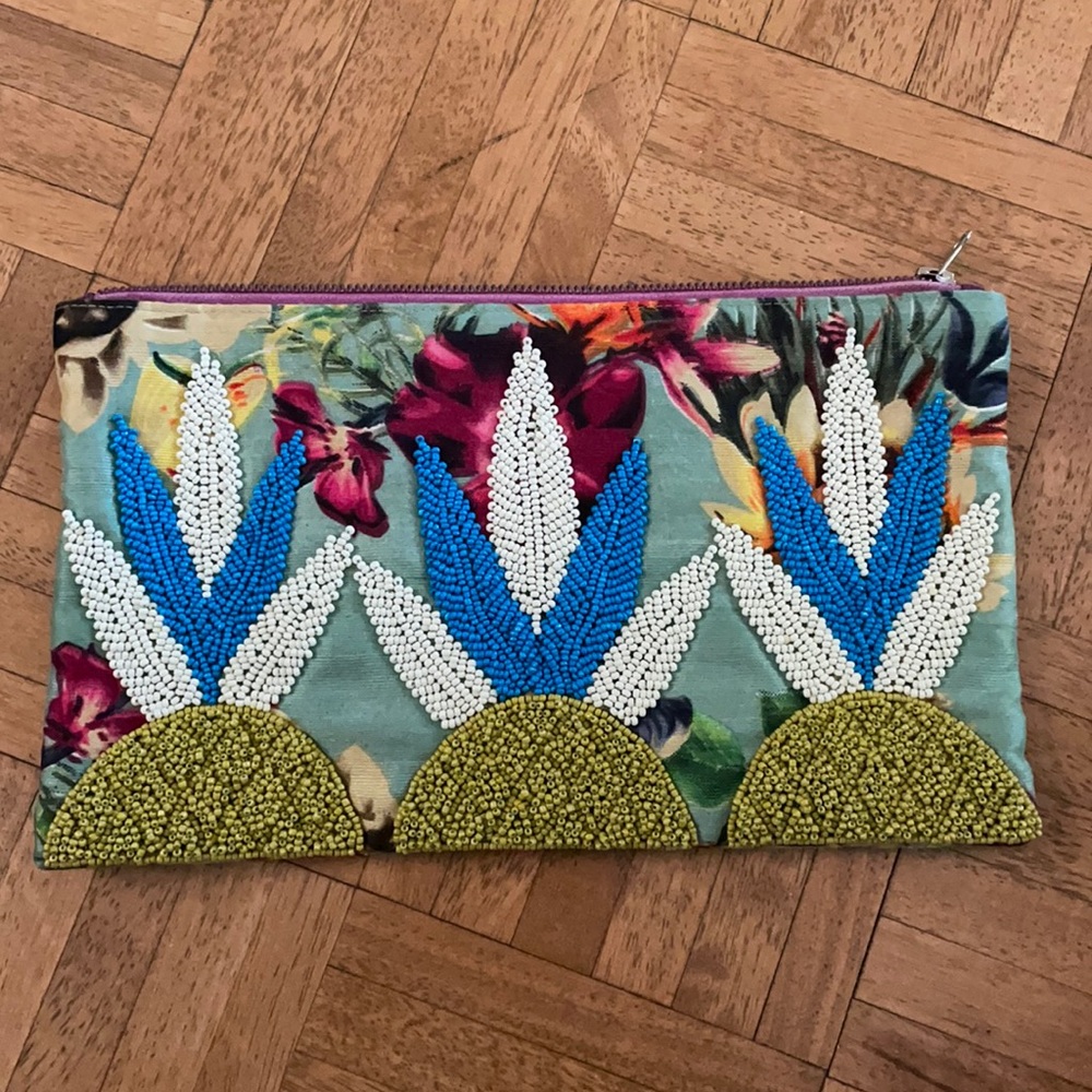 Beaded clutch